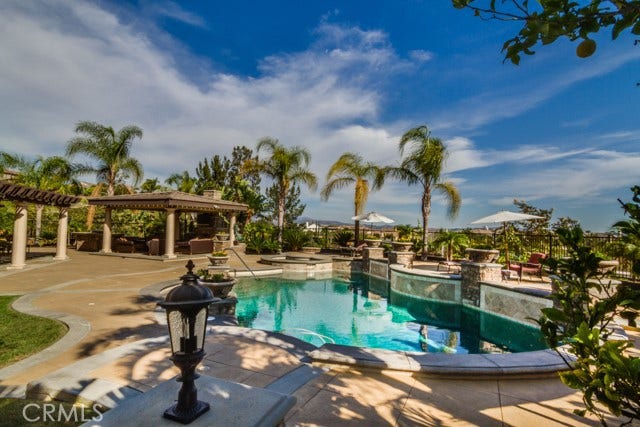 19244 Falabella, Yorba Linda, CA 92886 19244 Falabella, Yorba Linda, CA 92886