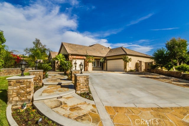 19244 Falabella, Yorba Linda, CA 92886 19244 Falabella, Yorba Linda, CA 92886