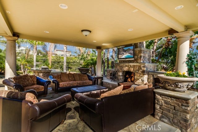 19244 Falabella, Yorba Linda, CA 92886 19244 Falabella, Yorba Linda, CA 92886