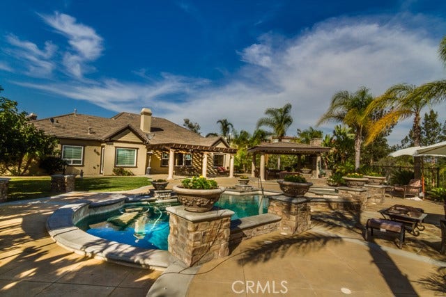 19244 Falabella, Yorba Linda, CA 92886 19244 Falabella, Yorba Linda, CA 92886