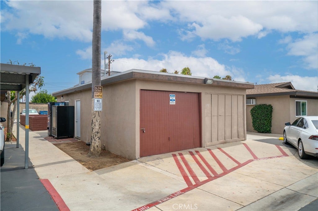 140 W Orangethorpe Avenue, Placentia, CA 92870 140 W Orangethorpe Avenue, Placentia, CA 92870