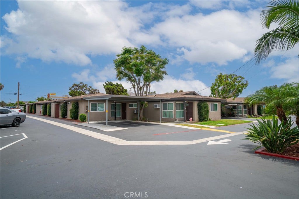 140 W Orangethorpe Avenue, Placentia, CA 92870 140 W Orangethorpe Avenue, Placentia, CA 92870