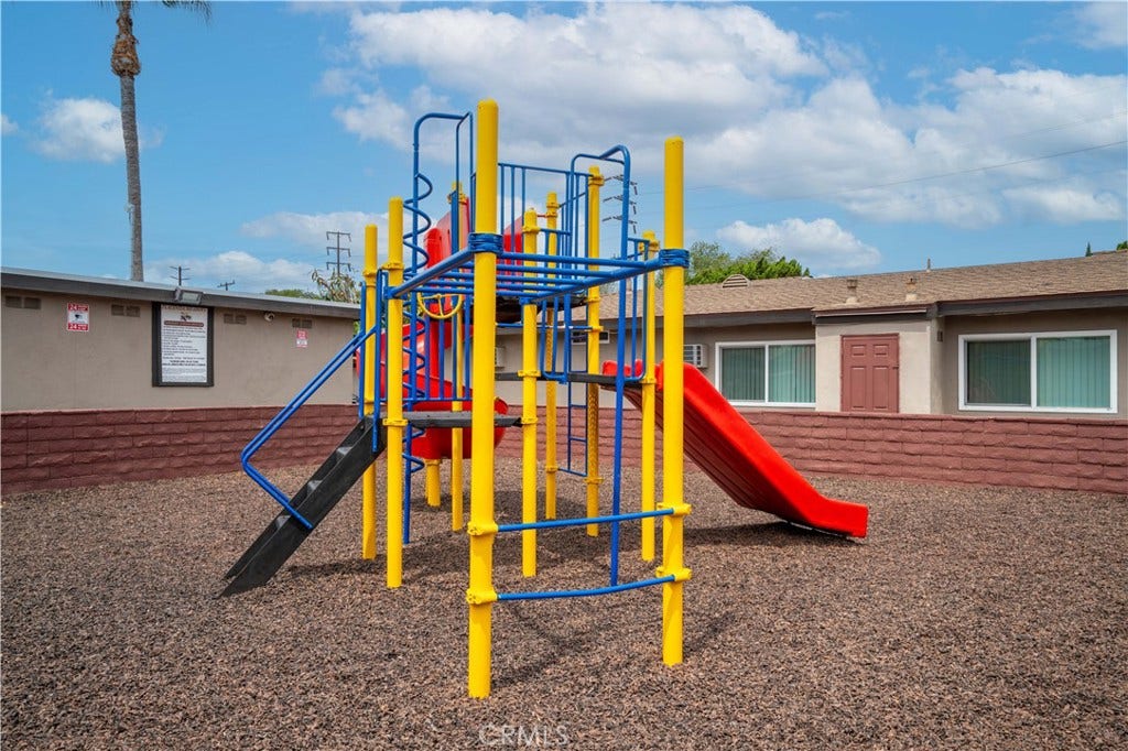 140 W Orangethorpe Avenue, Placentia, CA 92870 140 W Orangethorpe Avenue, Placentia, CA 92870