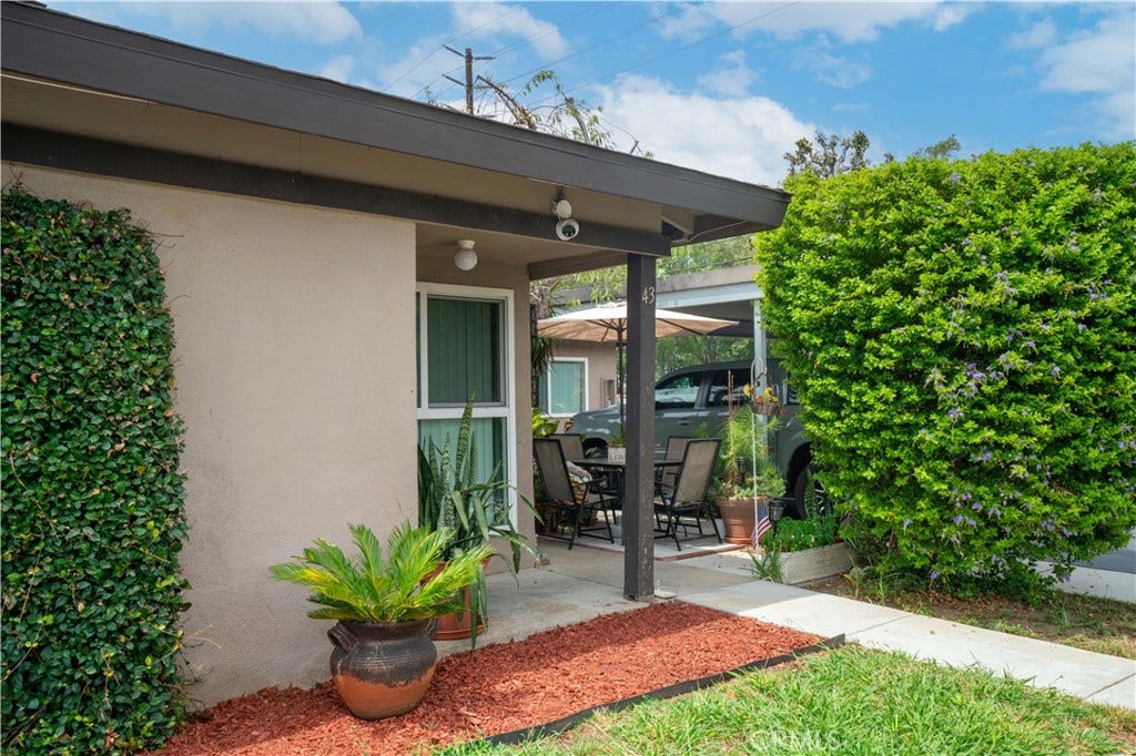 140 W Orangethorpe Avenue, Placentia, CA 92870 140 W Orangethorpe Avenue, Placentia, CA 92870