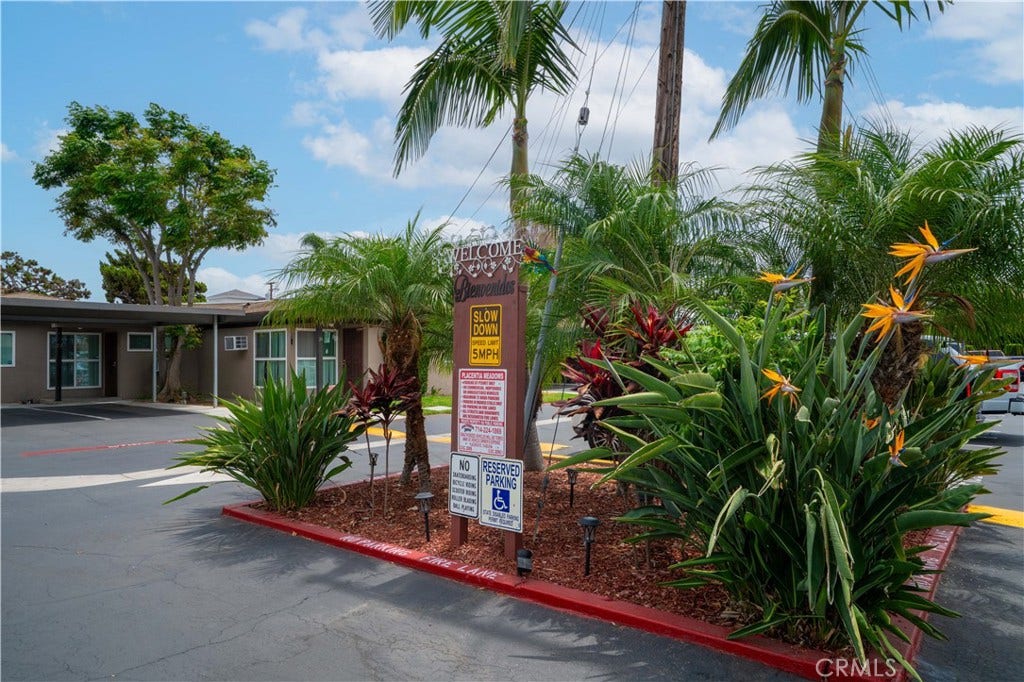 140 W Orangethorpe Avenue, Placentia, CA 92870 140 W Orangethorpe Avenue, Placentia, CA 92870