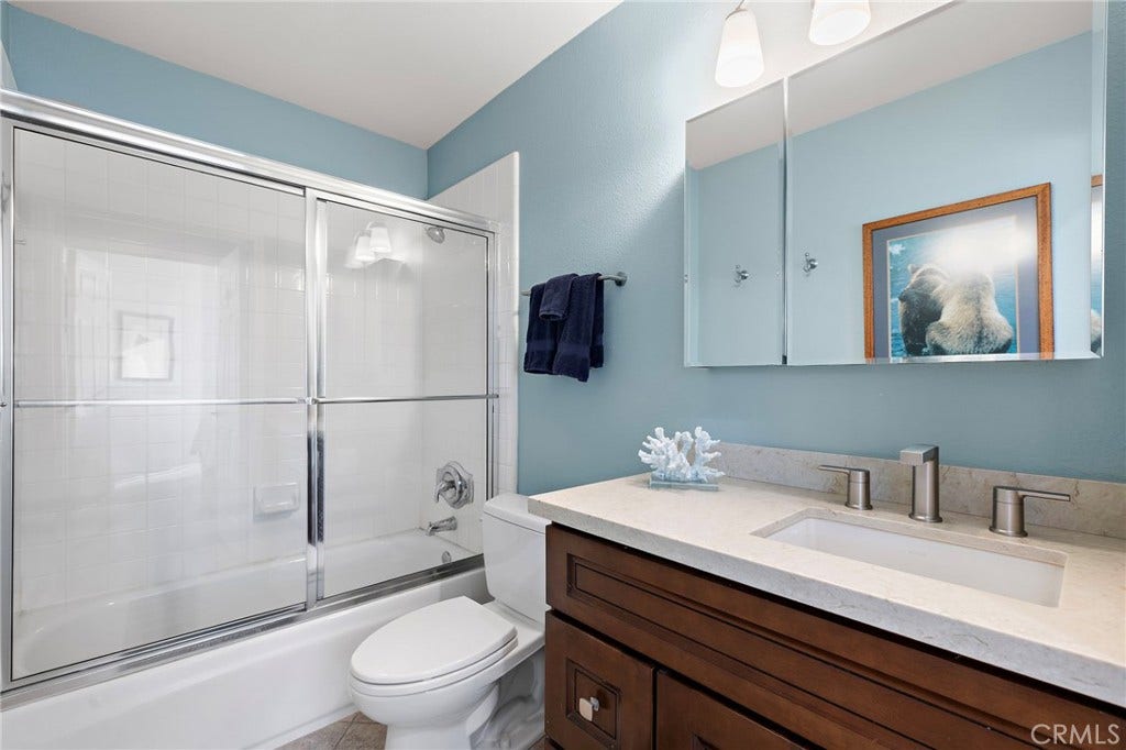 Common full bath