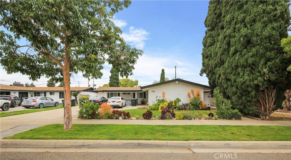 1305 W Cherry, Orange, CA 92868