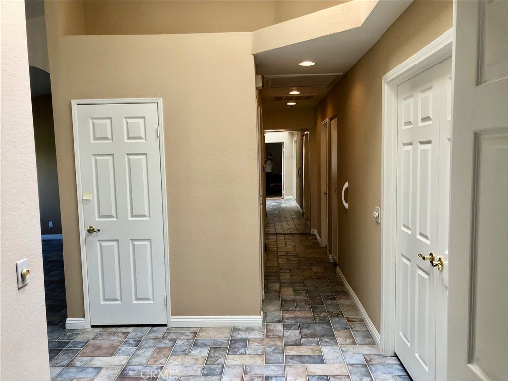 Area open to hall leading to other bedrooms and 2nd bathroom