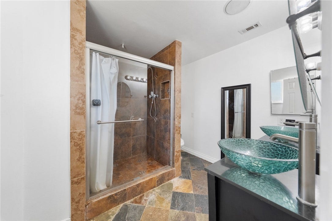 14336 Judy Ann Drive, Riverside, CA 92503 Primary Bath