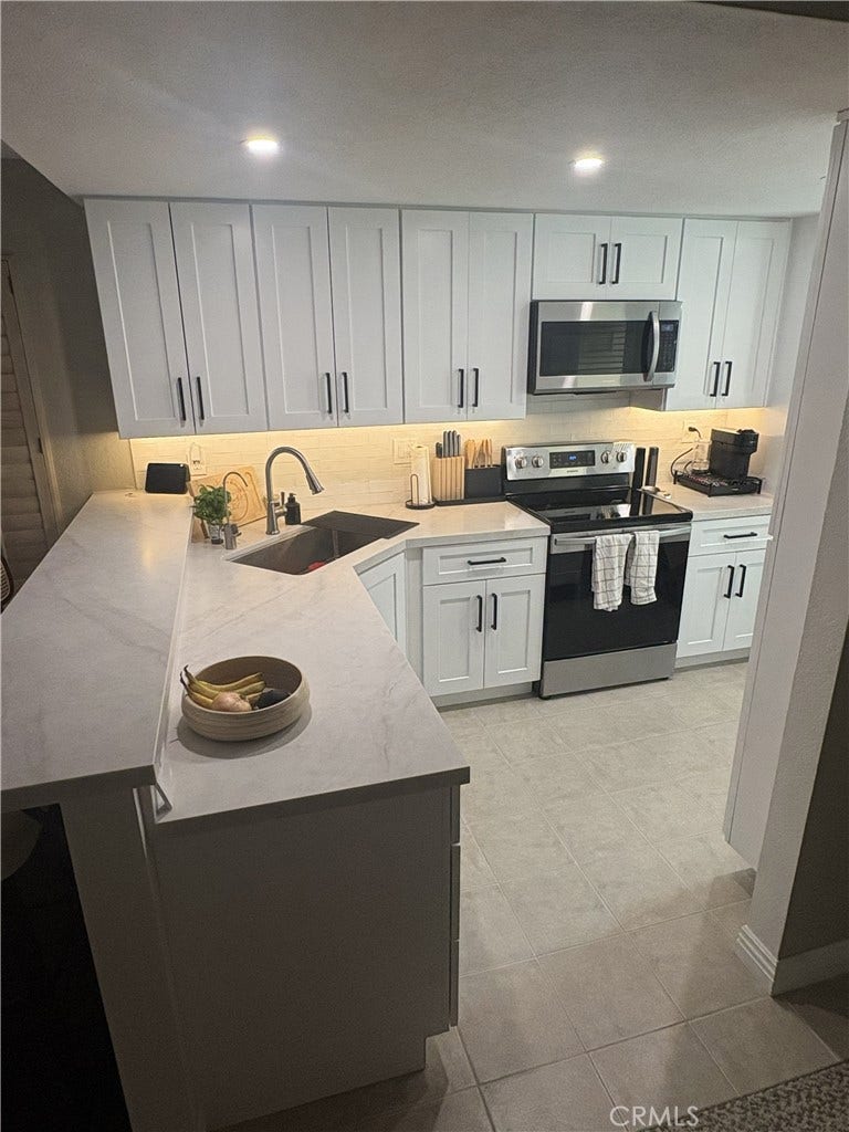 16 Pearl, #207, Laguna Niguel, CA 92677 Newly Upgraded Kitchen with soft closed drawers and cabinets