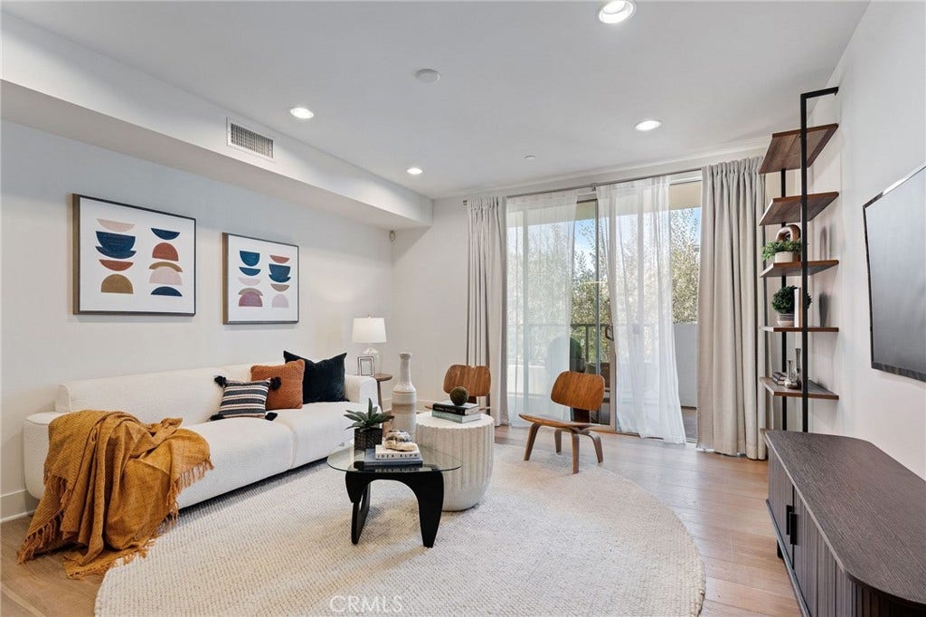 118 N Kings Rd, #201, Los Angeles, CA 90048 118 N Kings Rd, #201, Los Angeles, CA 90048