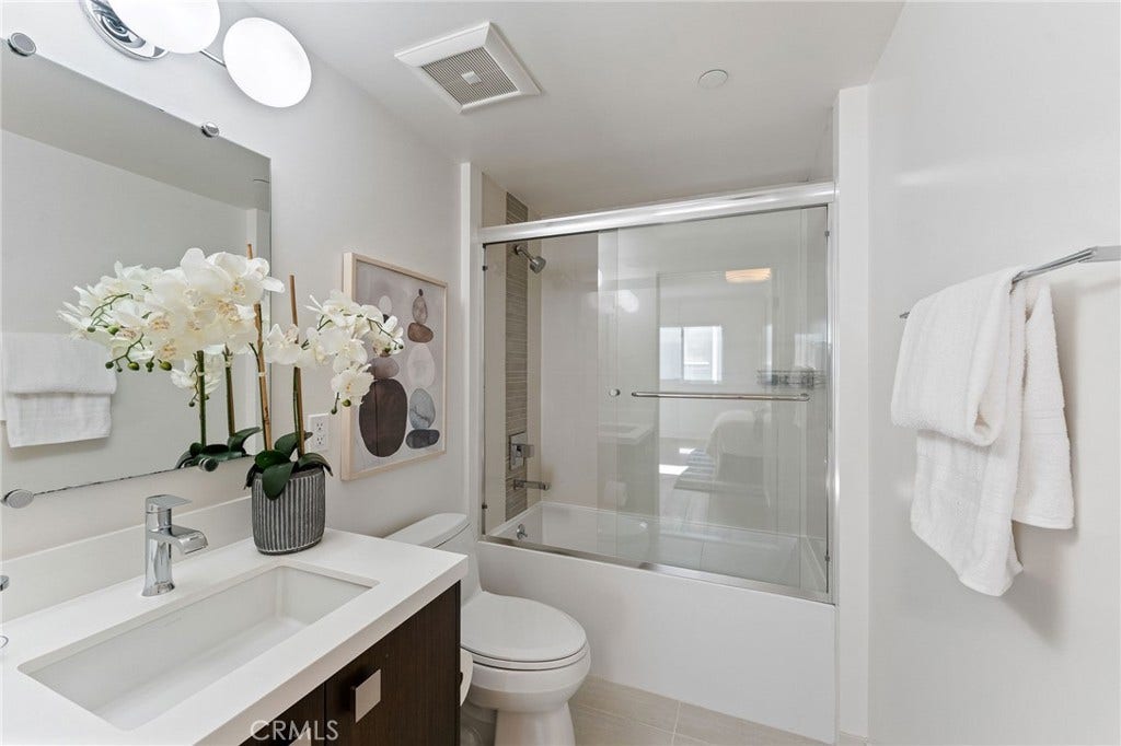 118 N Kings Rd, #201, Los Angeles, CA 90048 118 N Kings Rd, #201, Los Angeles, CA 90048
