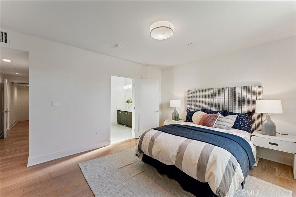 118 N Kings Rd, #201, Los Angeles, CA 90048 118 N Kings Rd, #201, Los Angeles, CA 90048