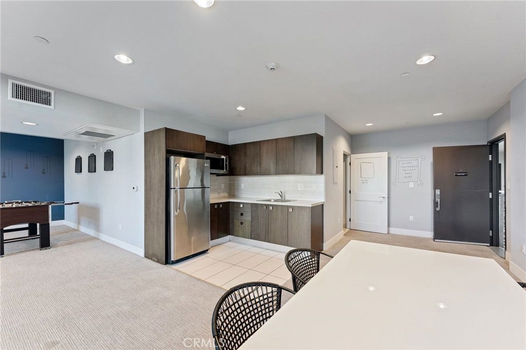 118 N Kings Rd, #201, Los Angeles, CA 90048 HOA Rec room