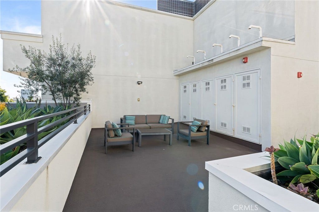 118 N Kings Rd, #201, Los Angeles, CA 90048 118 N Kings Rd, #201, Los Angeles, CA 90048