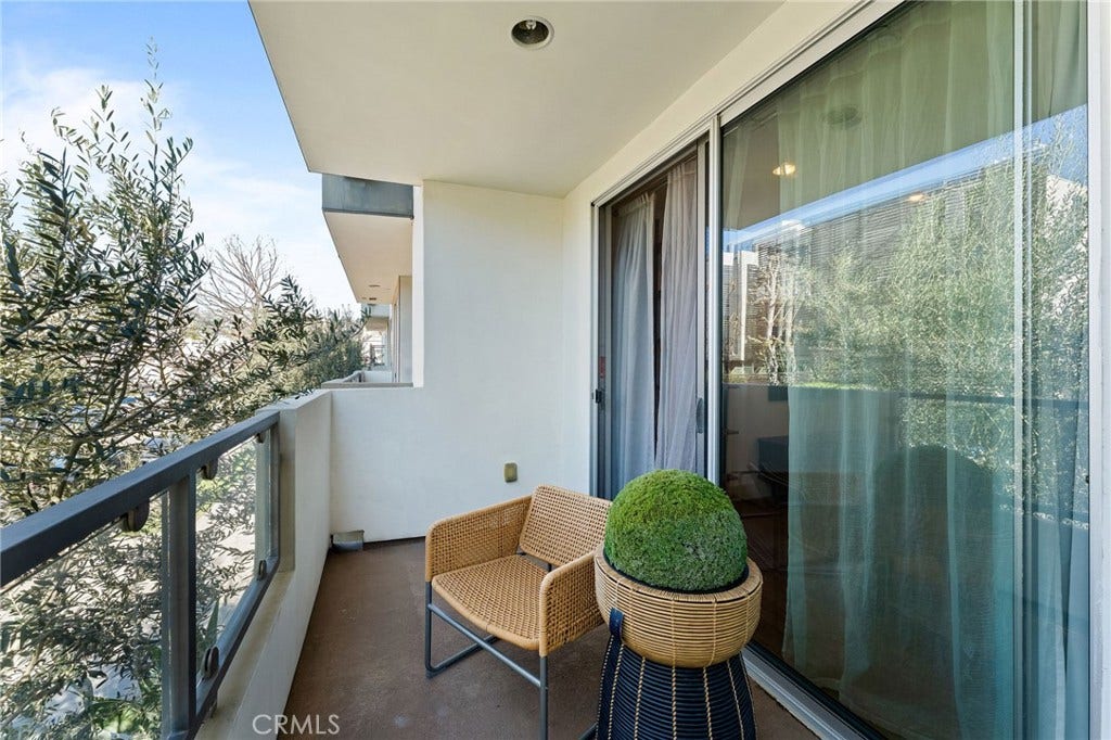 118 N Kings Rd, #201, Los Angeles, CA 90048 118 N Kings Rd, #201, Los Angeles, CA 90048