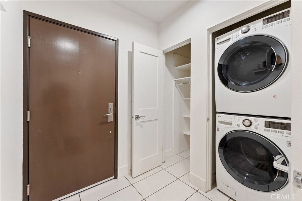 118 N Kings Rd, #201, Los Angeles, CA 90048 118 N Kings Rd, #201, Los Angeles, CA 90048