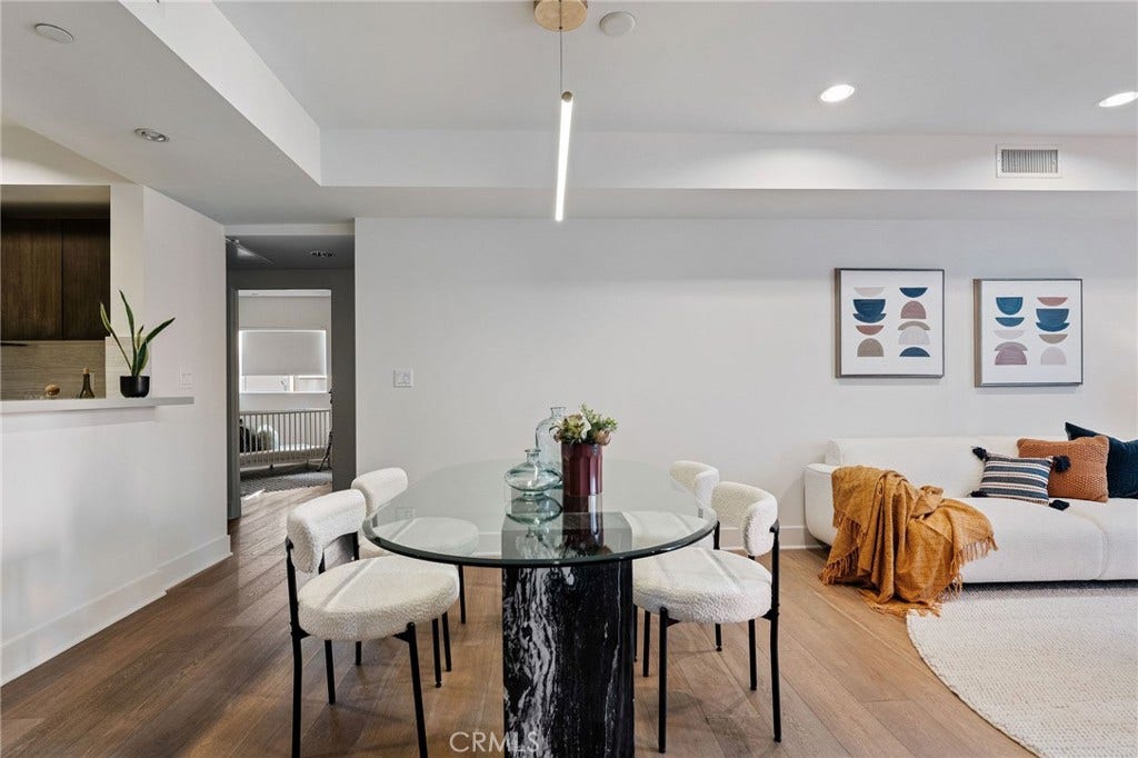 118 N Kings Rd, #201, Los Angeles, CA 90048 118 N Kings Rd, #201, Los Angeles, CA 90048