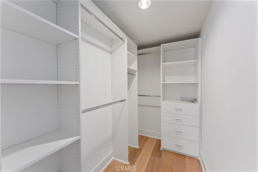 118 N Kings Rd, #201, Los Angeles, CA 90048 118 N Kings Rd, #201, Los Angeles, CA 90048