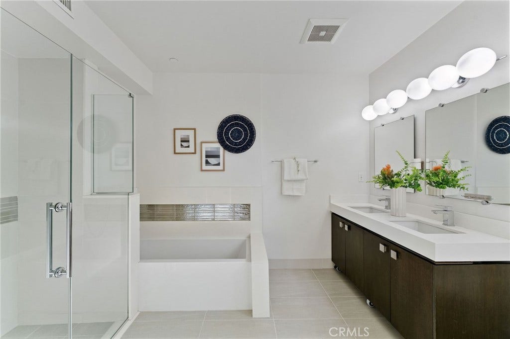 118 N Kings Rd, #201, Los Angeles, CA 90048 118 N Kings Rd, #201, Los Angeles, CA 90048