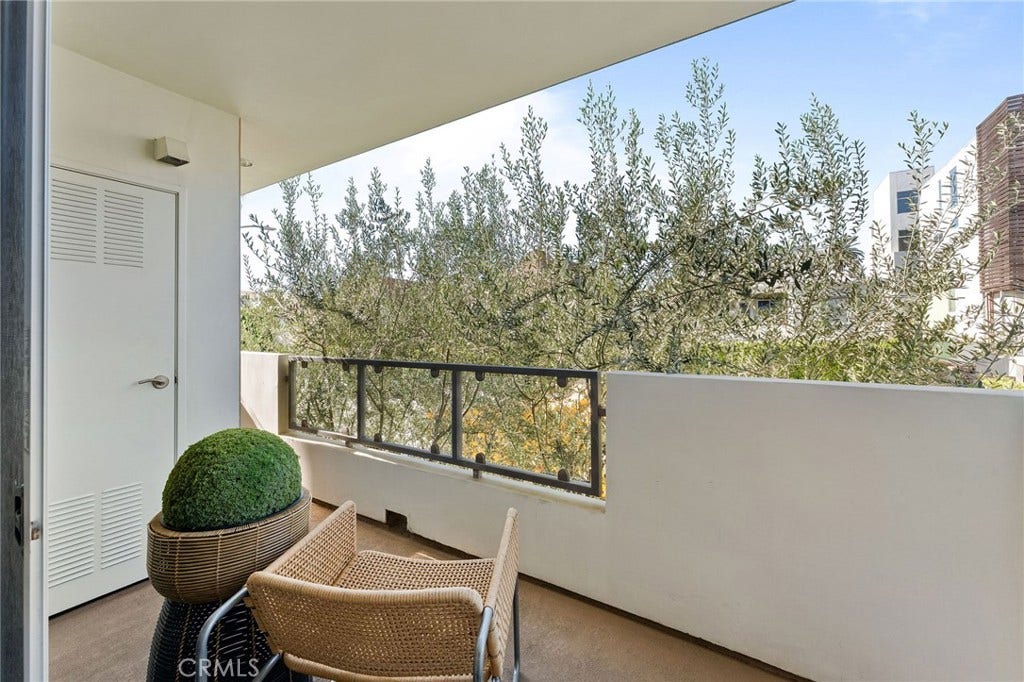 118 N Kings Rd, #201, Los Angeles, CA 90048 118 N Kings Rd, #201, Los Angeles, CA 90048