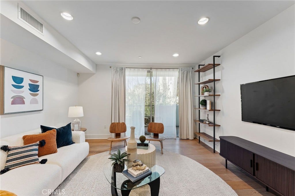 118 N Kings Rd, #201, Los Angeles, CA 90048 118 N Kings Rd, #201, Los Angeles, CA 90048