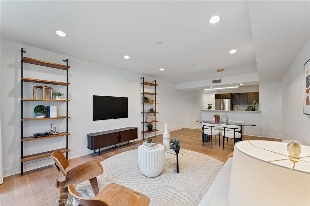118 N Kings Rd, #201, Los Angeles, CA 90048 118 N Kings Rd, #201, Los Angeles, CA 90048