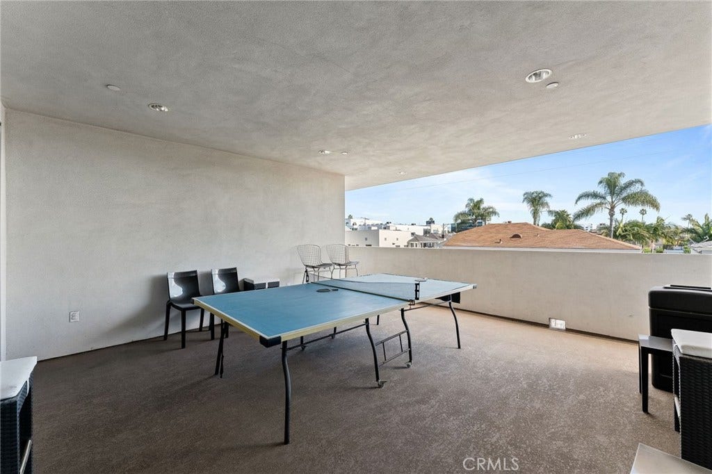 118 N Kings Rd, #201, Los Angeles, CA 90048 HOA Rec room