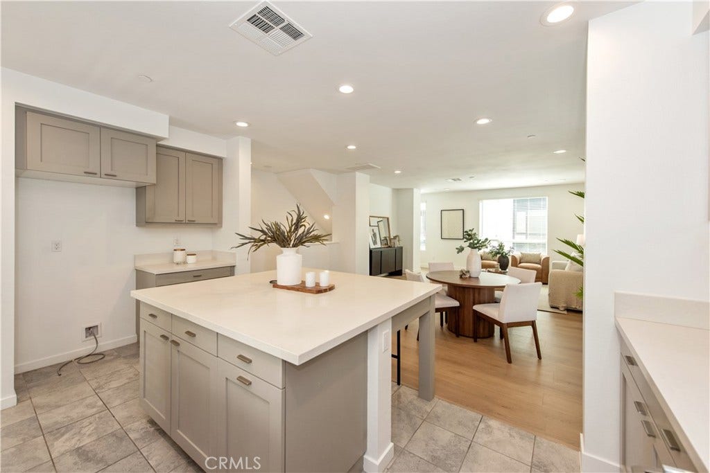 2870 N Glassell Street, Orange, CA 92865 2870 N Glassell Street, Orange, CA 92865