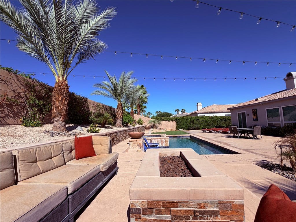 43607 Bordeaux, La Quinta, CA 92253 Fire Pit perfect for gatherings