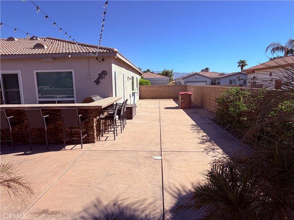 43607 Bordeaux, La Quinta, CA 92253 Side yard is large enough for an RV