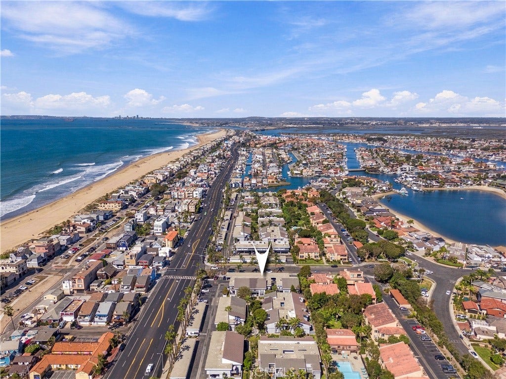 Ocean on one side, harbour on the other