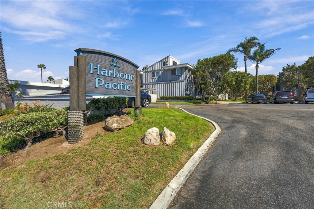 17042 Pacific Coast Highway, #201, Huntington Beach, CA 92649