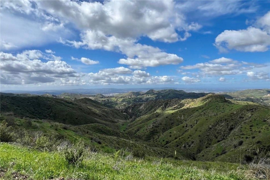 16 Williams Canyon, Silverado, CA 92676 Gorgeous views of the ocean and Catalina!