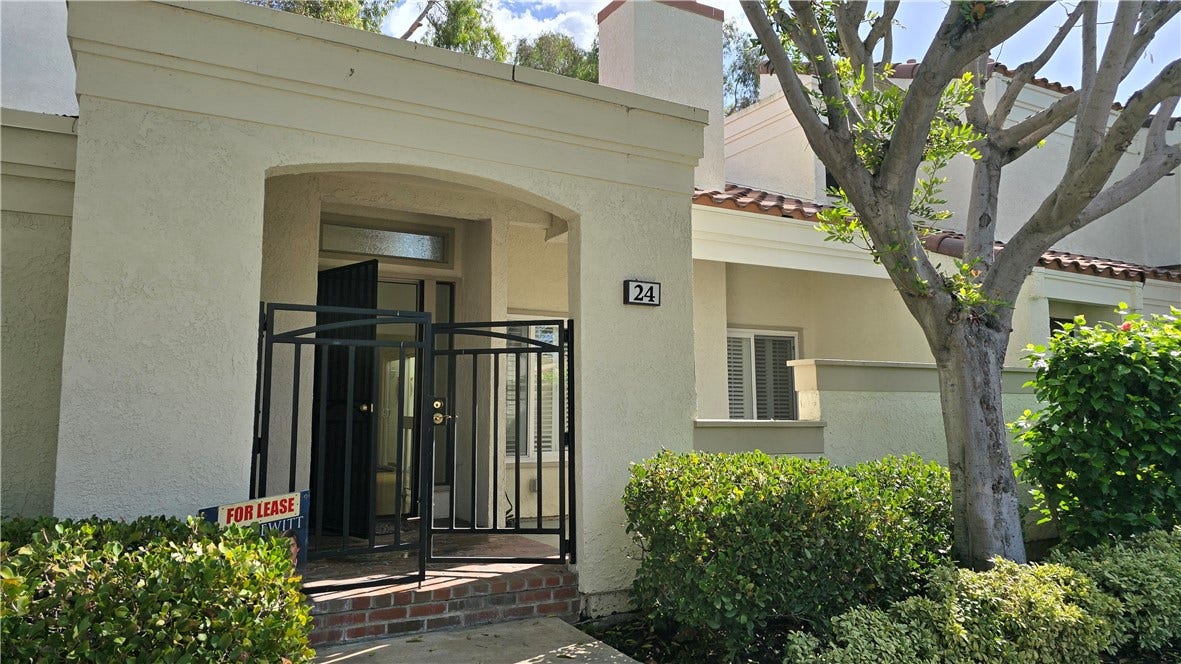 24 Morena, Irvine, CA 92612 Home Front