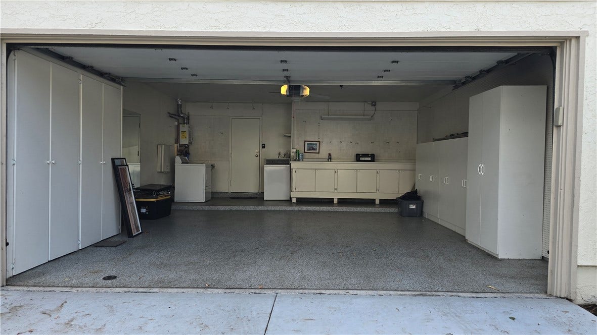 24 Morena, Irvine, CA 92612 Garage