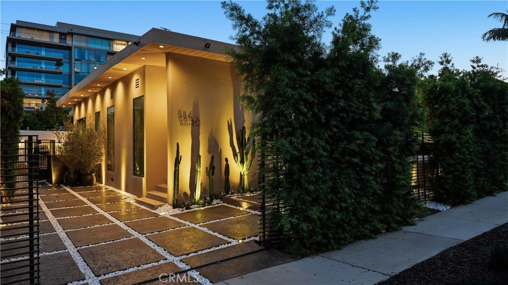 8840 Ashcroft, Los Angeles, CA 90048