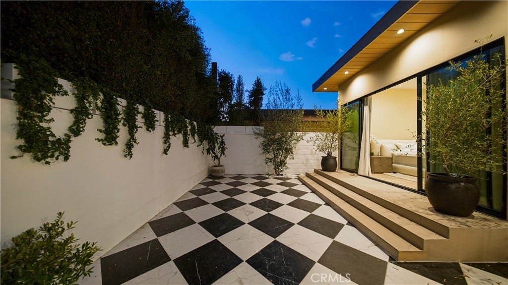 8840 Ashcroft, Los Angeles, CA 90048