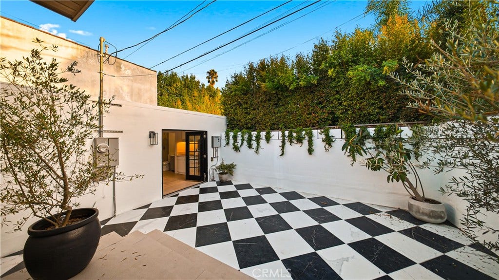 8840 Ashcroft, Los Angeles, CA 90048
