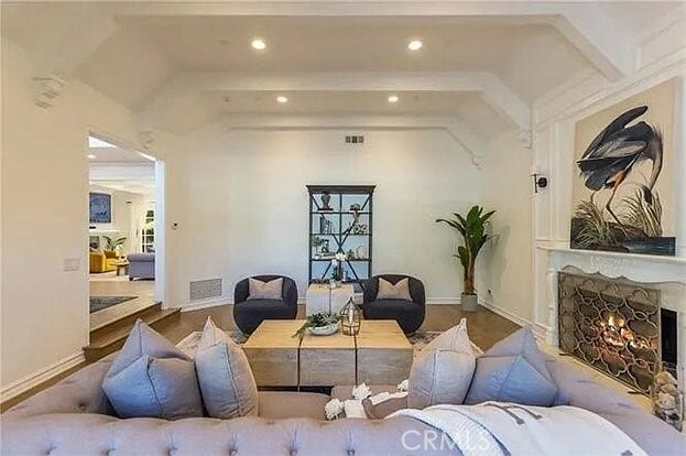 4637 Westchester Drive, Woodland Hills, CA 91364 4637 Westchester Drive, Woodland Hills, CA 91364