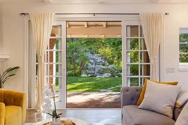 4637 Westchester Drive, Woodland Hills, CA 91364 4637 Westchester Drive, Woodland Hills, CA 91364