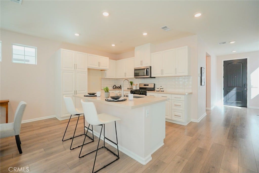 4089 Summer, Corona, CA 92883 Kitchen / Island Bar