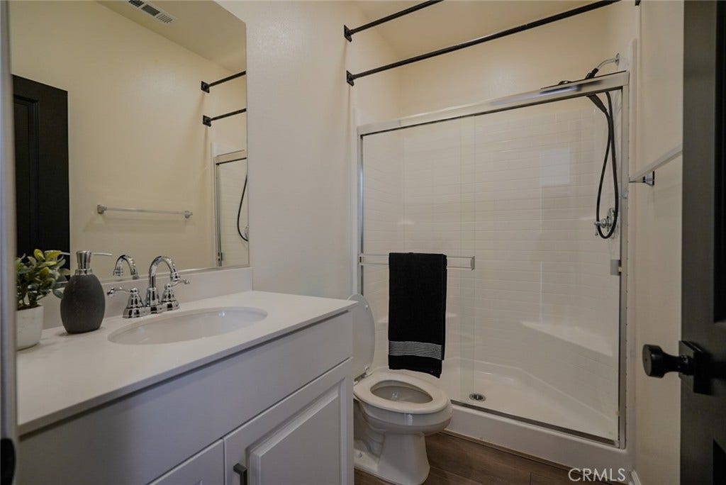 4089 Summer, Corona, CA 92883 Main Floor Bathroom