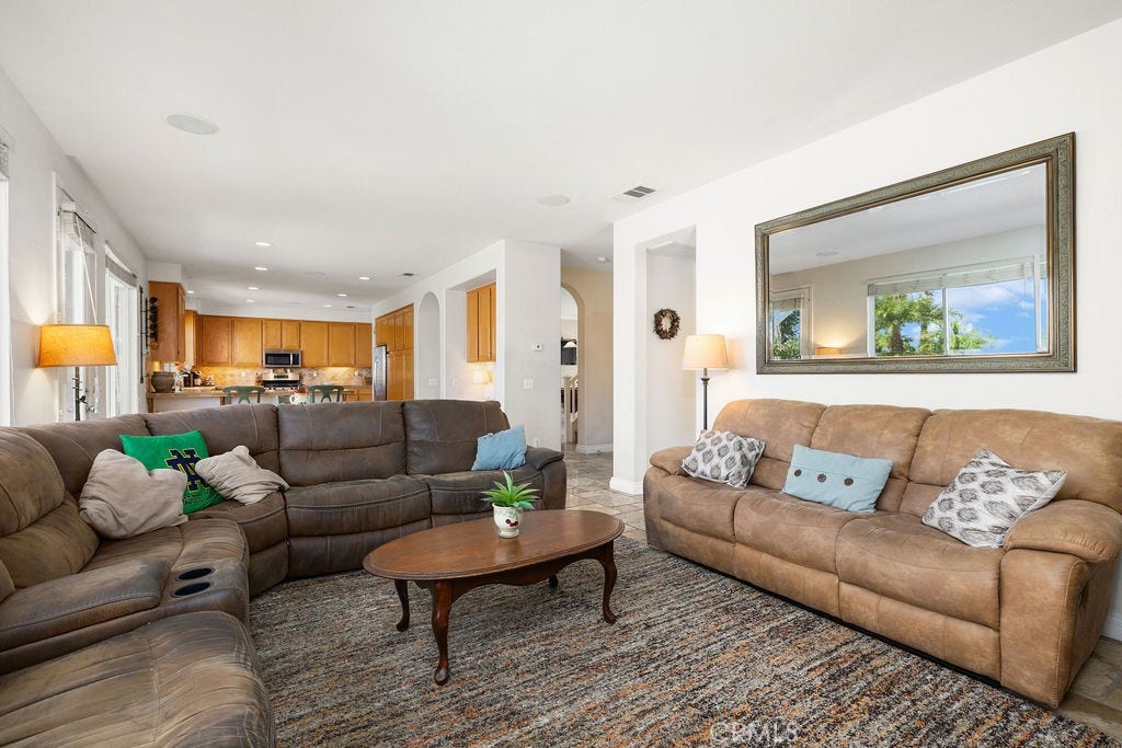 135 Custer Circle, Corona, CA 92881 135 Custer Circle, Corona, CA 92881