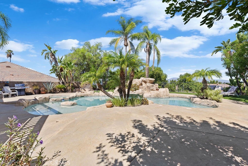 135 Custer Circle, Corona, CA 92881 135 Custer Circle, Corona, CA 92881
