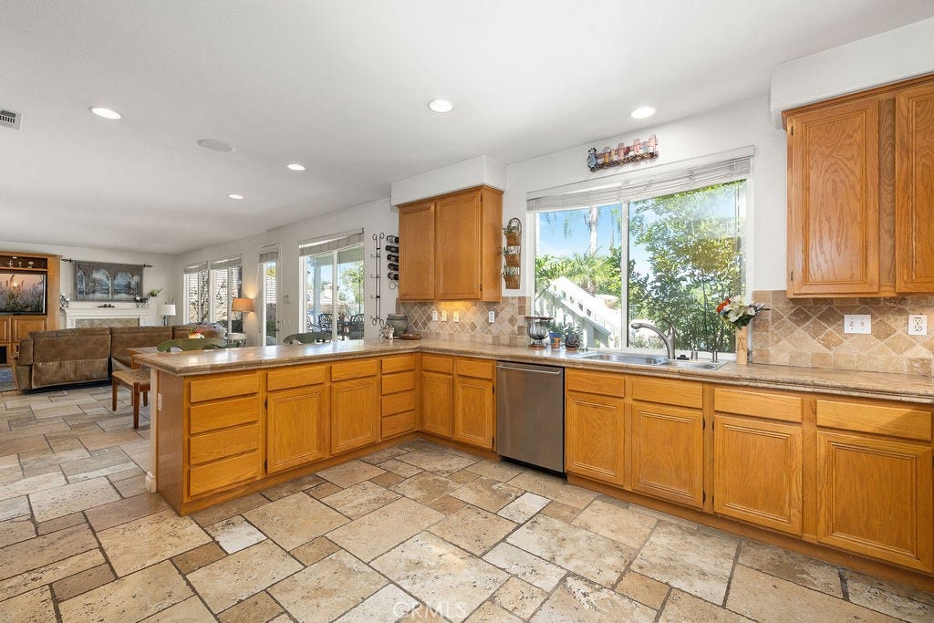 135 Custer Circle, Corona, CA 92881 Large Kitchen