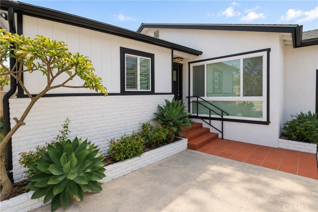 315 University Drive, Costa Mesa, CA 92627 315 University Drive, Costa Mesa, CA 92627