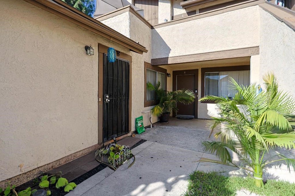 1031 W Central, Santa Ana, CA 92707 1031 W Central, Santa Ana, CA 92707
