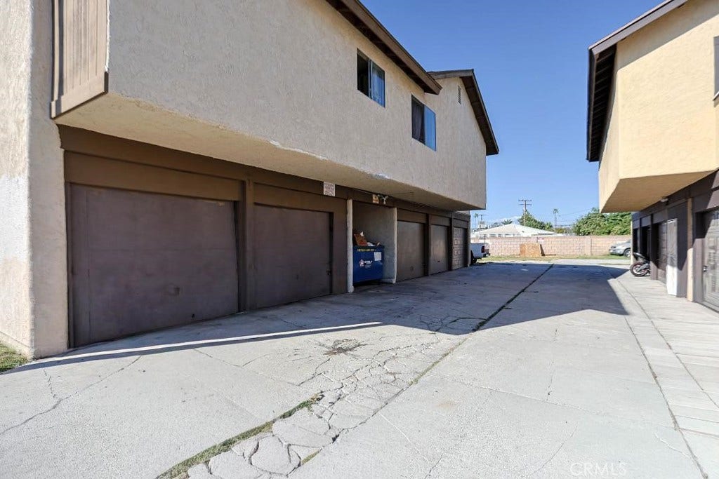 1031 W Central, Santa Ana, CA 92707 1031 W Central, Santa Ana, CA 92707