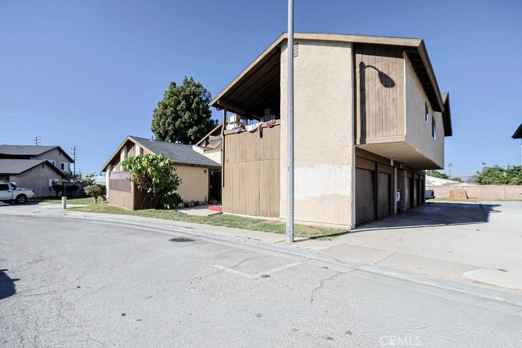 1031 W Central, Santa Ana, CA 92707 1031 W Central, Santa Ana, CA 92707